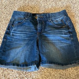Democracy Jean shorts Never worn